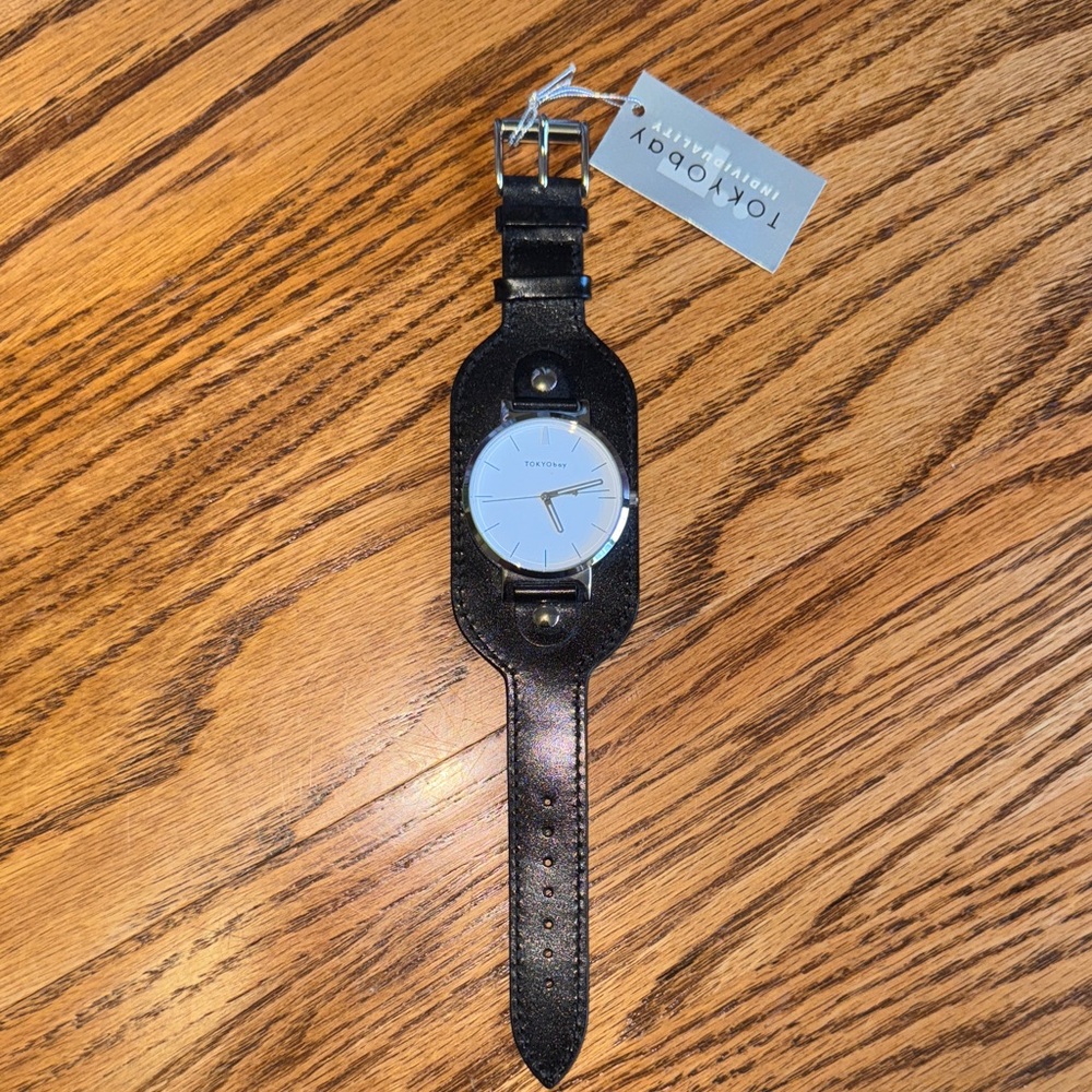 TOKYObay ✅SALE $18✅ Black and Silver Watch